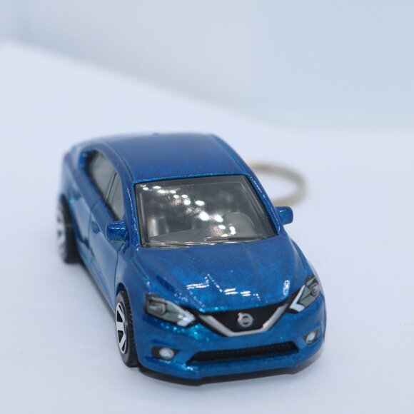 Matchbox 2016 Nissan sentra custom keychain - Picture 4 of 4